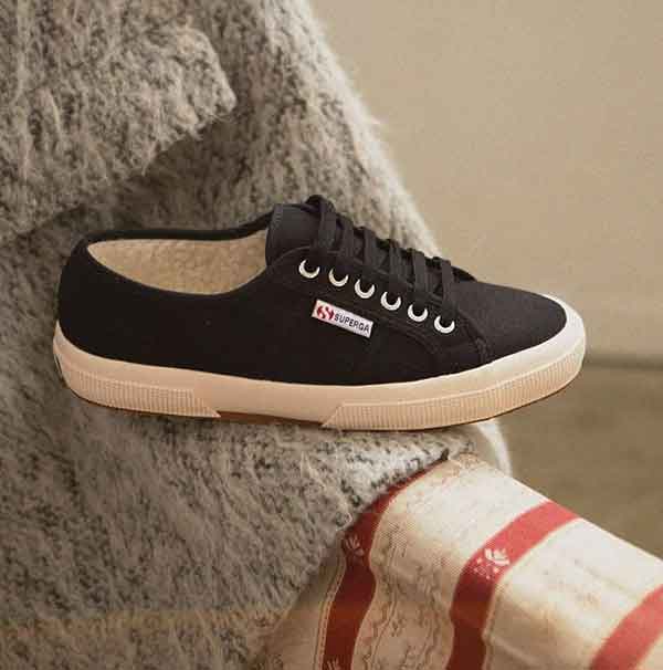 iklan sepatu superga